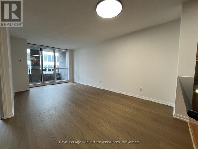 Photo - 140 Simcoe St Unit 1512
