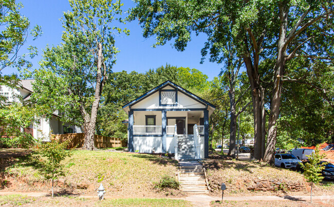 Building Photo - 180 Claire Drive Southeast Rental