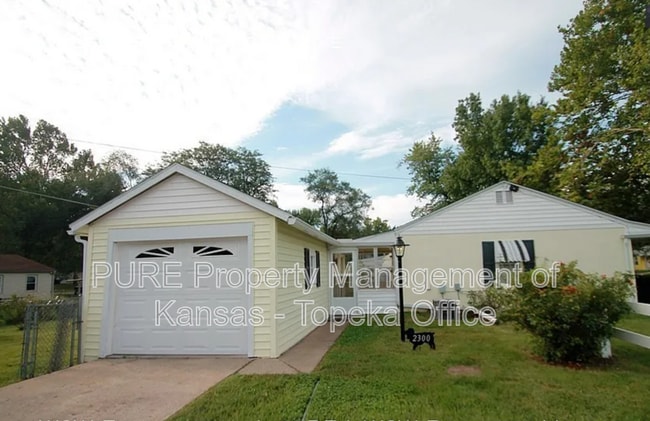 Photo - 2300 SW Eveningside Dr