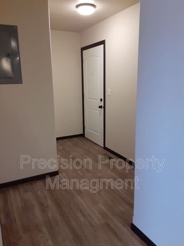 Photo - 561 225th St