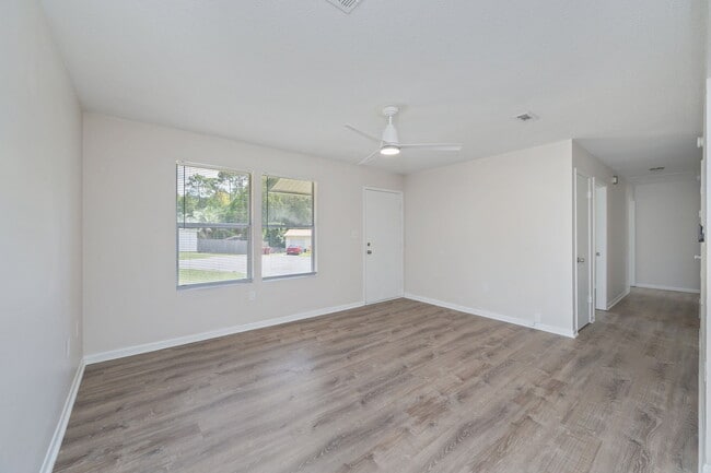 Photo - 126 Camellia Pl