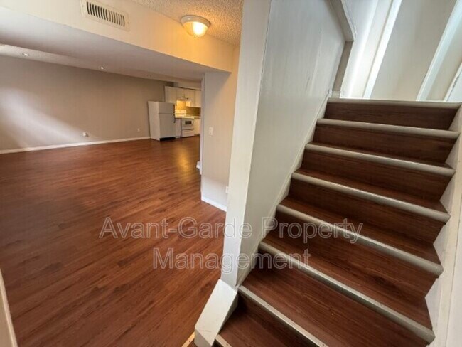 Photo - 11635-1111a 111a Ave NW