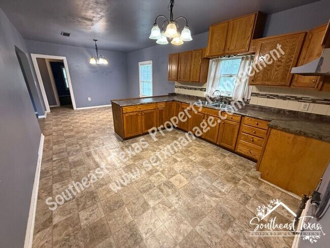 Photo - 3255 Charles St