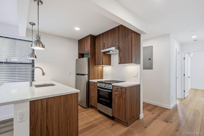 Building Photo - 62-47 60th St Unit 3