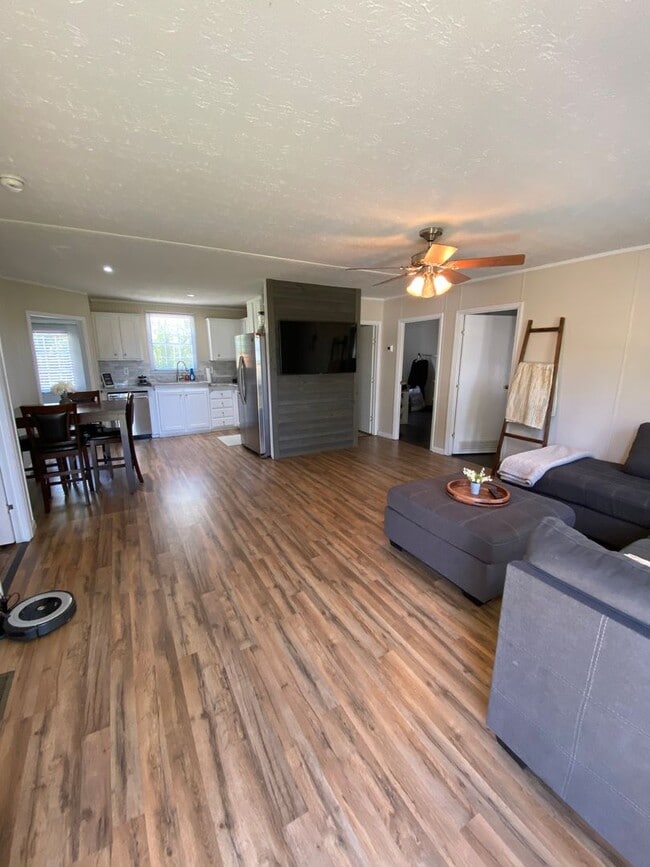 Photo - FOR RENT - Love the country? Love to hunt? If so, this one is for you!