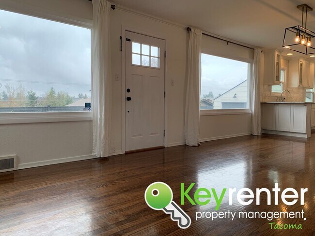 Photo - Recently Remodeled North End Tacoma House!!