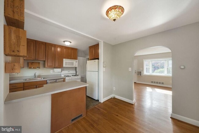 Photo - 14 E Myrtle St