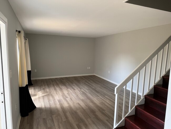 Photo - 3221 Meridian Way S