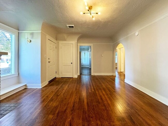 Photo - 1100 W 4th Ave