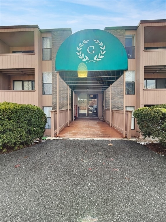 Building Photo - 32 Shrewsbury Green Dr Unit F