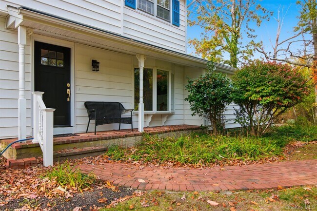 Photo - 14 Flax Pond Woods Rd