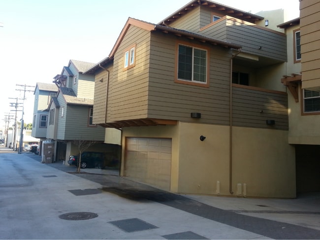Photo - 1056 Pearl St Townhome