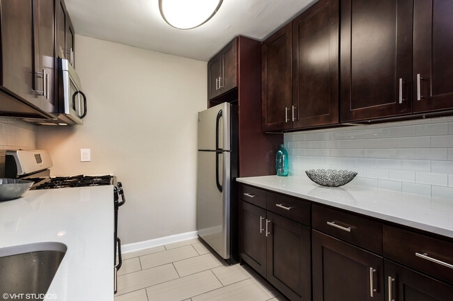 Photo - The Crossings At Metropark