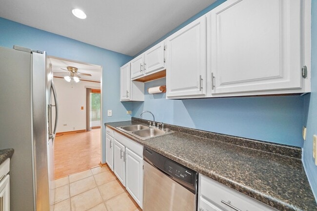 Photo - 2 Bed+1 Room in the Basement/1.5 Bath Townhouse