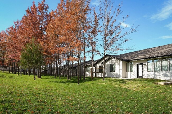 Photo - 201 E Maplewood Ln