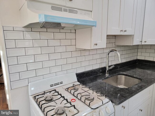 Photo - 616 Tasker St
