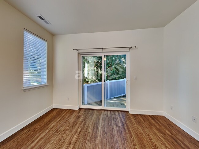 Photo - 13938 106th Ave E