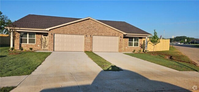 Building Photo - 6801 Toby St Rental