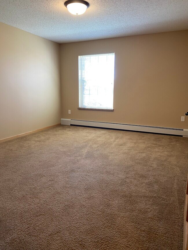 6280 2B 1B Master Bed - Kensington