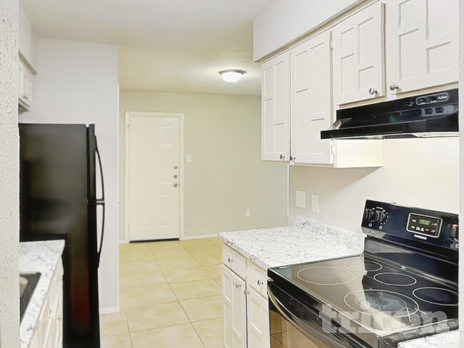 Photo - 1555 Willowbrook St