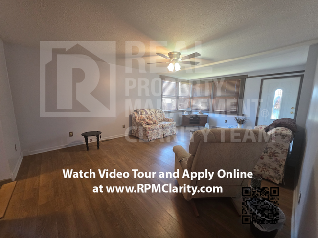 Photo - Available Now!!! 2 Bed/1 Bath Cottage on t...