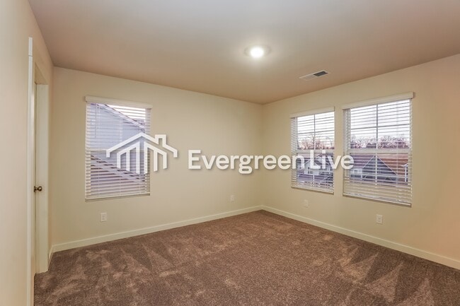 Photo - 862 Bur Oak Ct