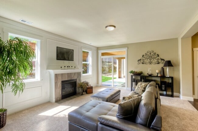 Photo - Beautiful 4 bedroom Home Near South Hill!