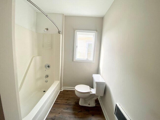 Photo - 501 E Broad St Unit B