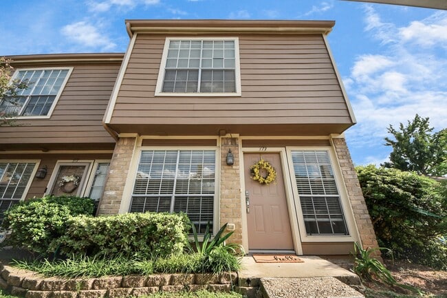 Photo - 1860 White Oak Dr Unit 373