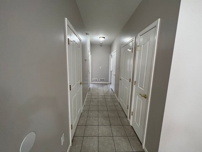 Building Photo - Pre-Leasing for 26/27 School Year