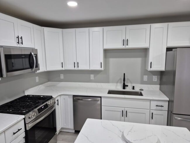 Photo - 35047 Harroun St