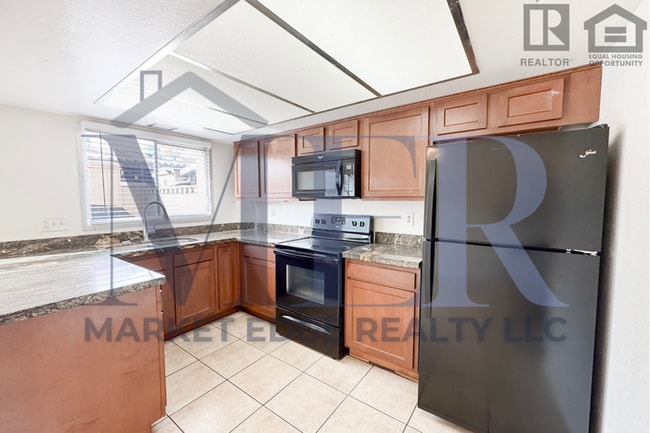 Building Photo - 2Bed/1.5Bath Townhome at Glendale/43rd Ave! Ready for Immediate Move-In!