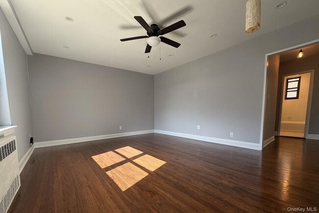 Building Photo - 52-30-52-39 39th Ave Unit 2A