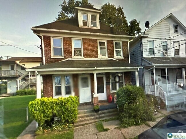 Building Photo - 2406 Birch St Rental