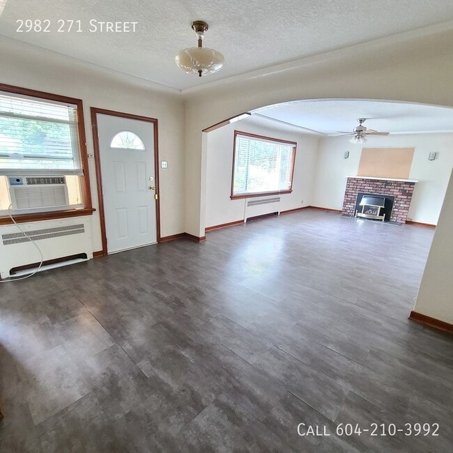 Photo - Spacious 3 Bedroom Home With Large Backyard
