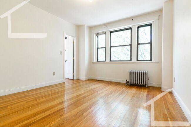 Photo - Conveniently Located, Spacious Apt w Ht & HW Inc.  Near B and C lines!