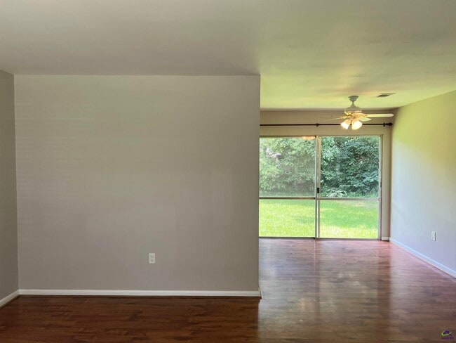 Photo - 104 Merlin St