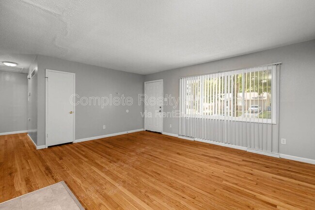 Photo - 10116 Crown Point Dr