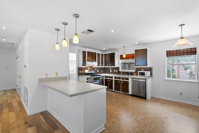 Photo - 1211 Delano St