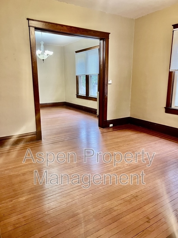 Photo - 1626 Dodge St