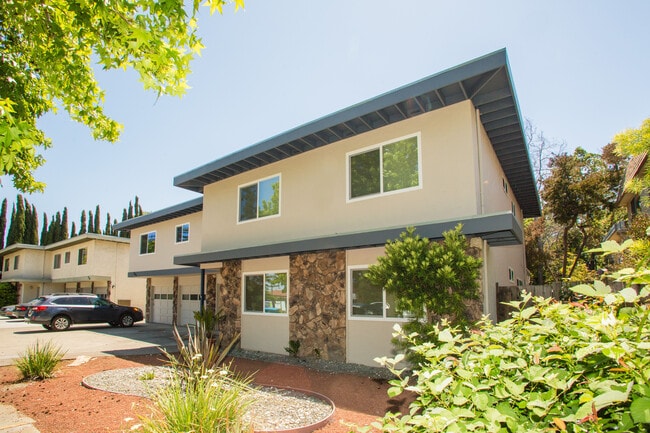 Photo - 242 Elwood St Unit 3