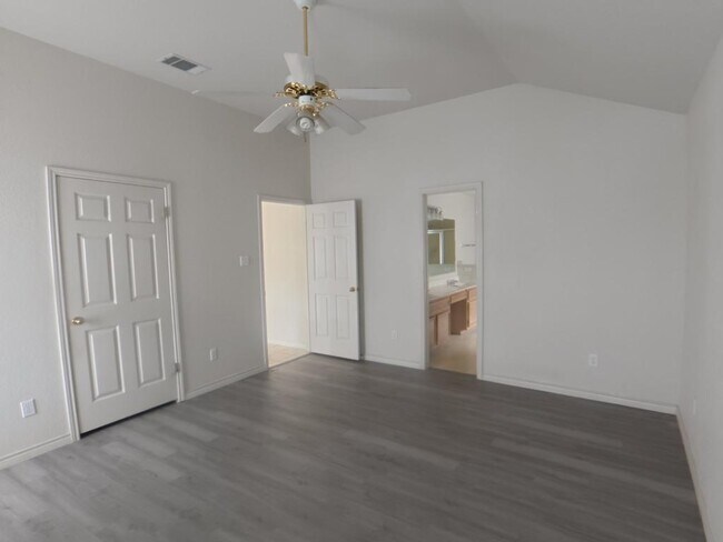 Photo - 4908 Topsey Dr