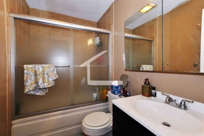 Photo - Gorgeous three bedroom, private entrance, Large bedrooms