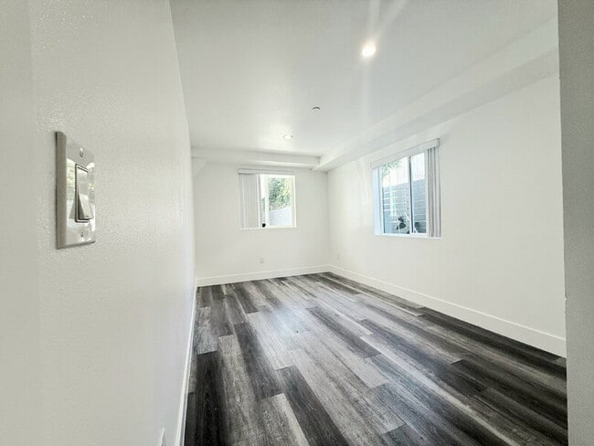 Building Photo - 2855 Cincinnati St Unit 1 Rental