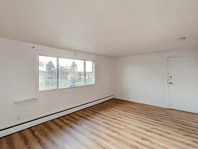 Building Photo - 6020 Buffalo Ave Unit #4
