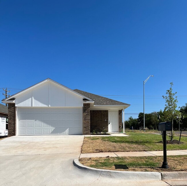 Building Photo - 1st Month Free!