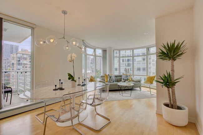 Photo - 1099 Marinaside Crescent Unit SI ID1542492P