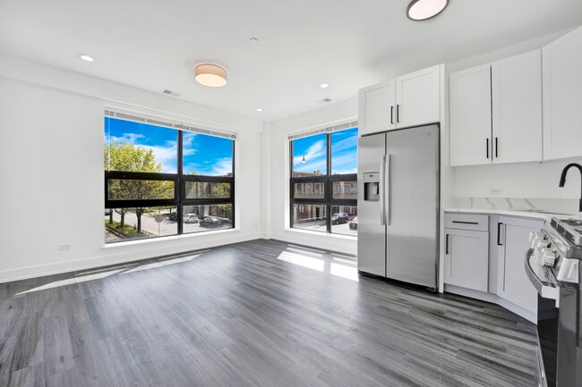 Photo - 4350 W Lawrence Ave