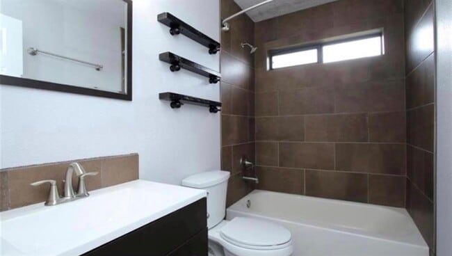 Building Photo - 995 Junell St Rental