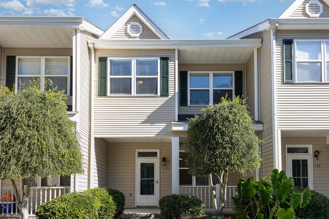 3 Bed 2.5 Bath Townhome with minutes Walk ... - 3 Bed 2.5 Bath Townhome with minutes Walk ...